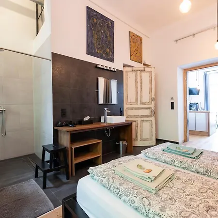 Zentrales & Modernes City-apartment - Free Parking & Bikes Apartamento Graz