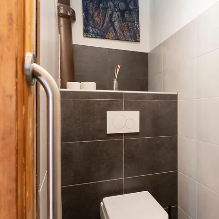 Zentrales & Modernes City-apartment - Free Parking & Bikes *