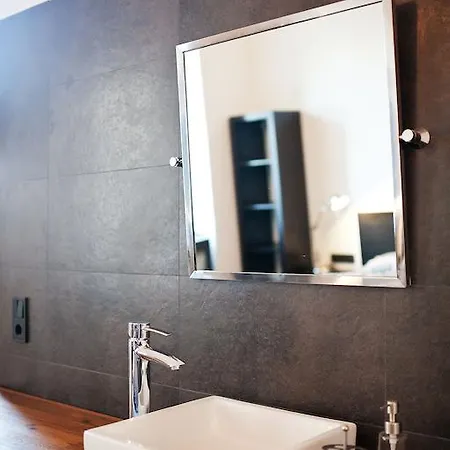 Zentrales & Modernes City-apartment - Free Parking & Bikes